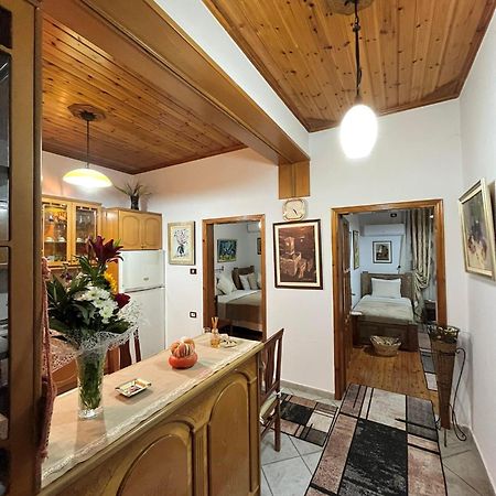 Andria'S Apartment Гірокастра Екстер'єр фото