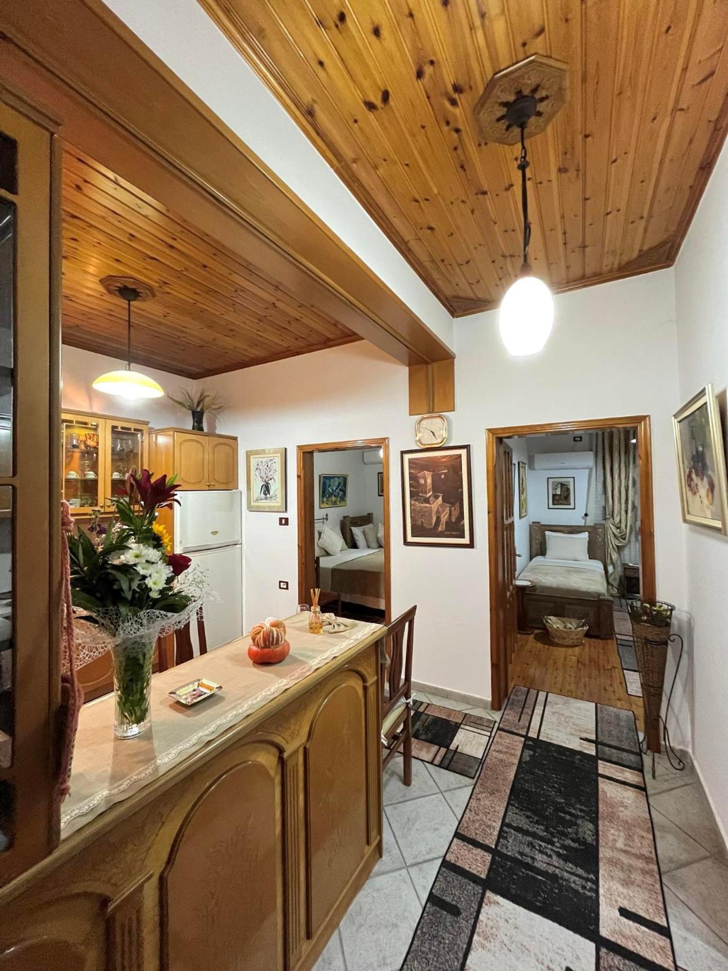Andria'S Apartment Гірокастра Екстер'єр фото